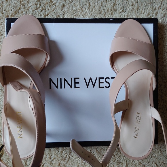 *SOLD* Nine West Tan Leather Sandal - Picture 6 of 7